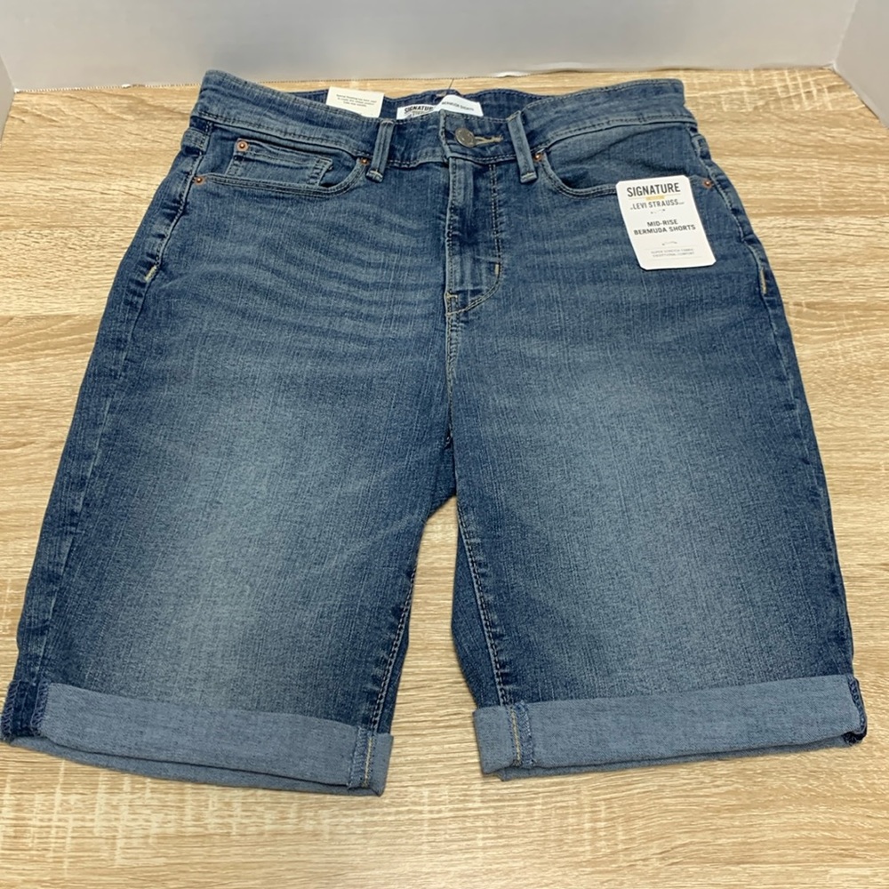 Levi Strauss Mid Rise Bermuda Shorts waist 29